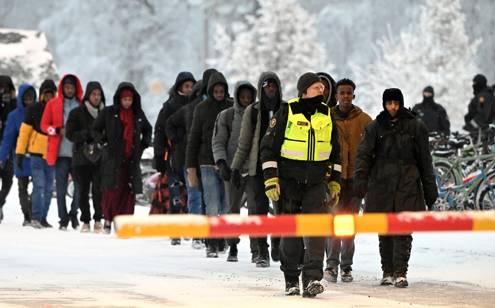 Fluks i madh i emigranteve, Finlanda mbyll pikat e kalimit kufitare me Rusine